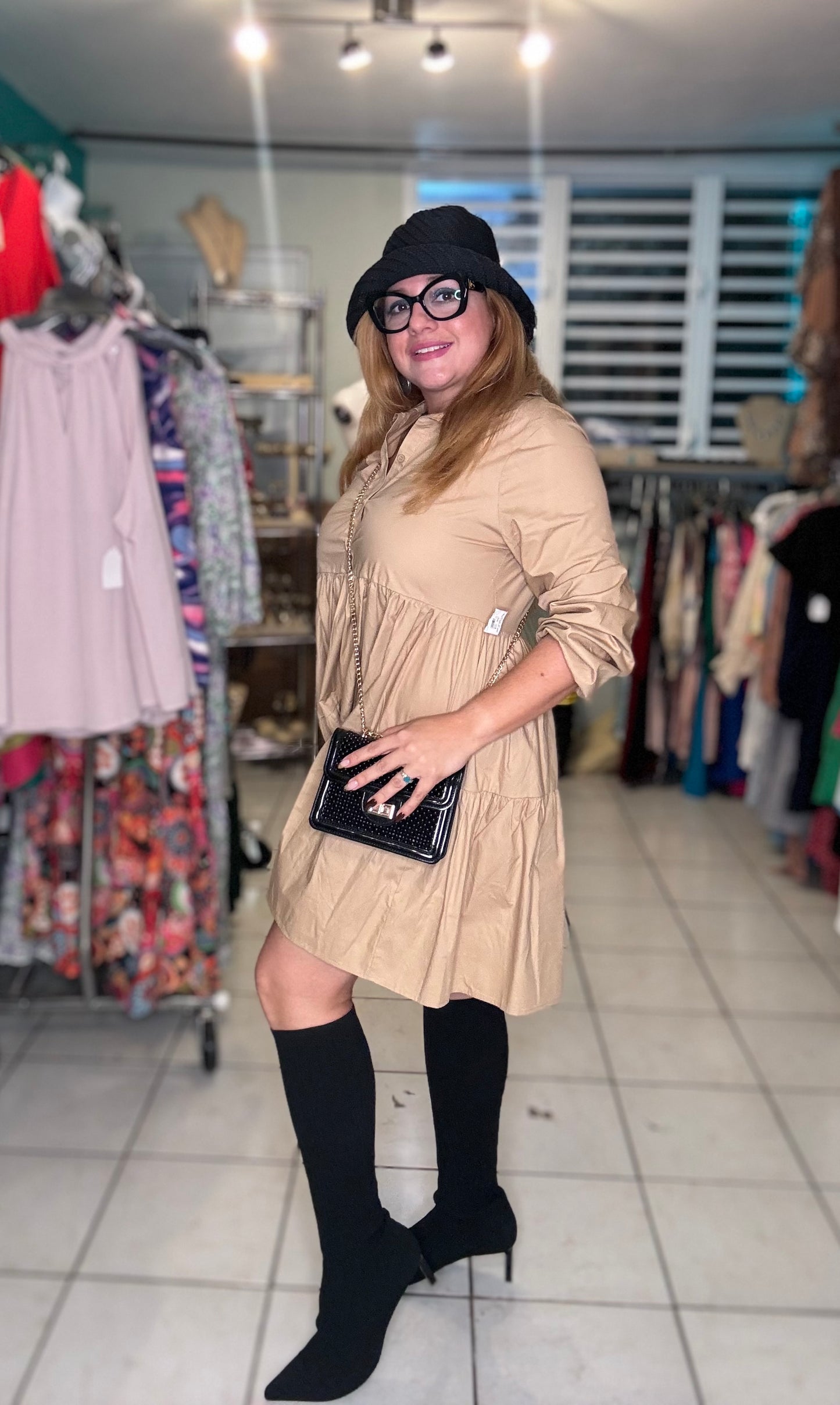 Traje crema corto de mangas largas