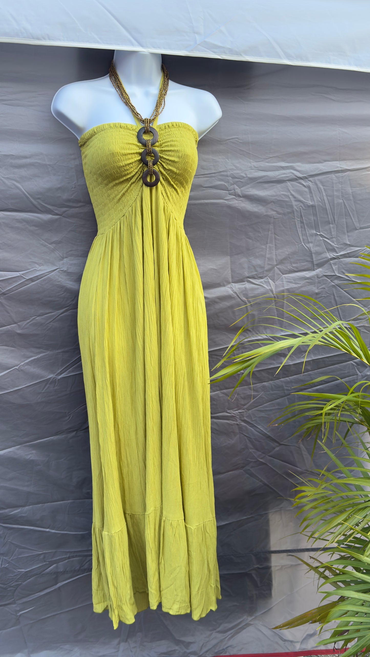 Traje boho en verde, marrón y negro