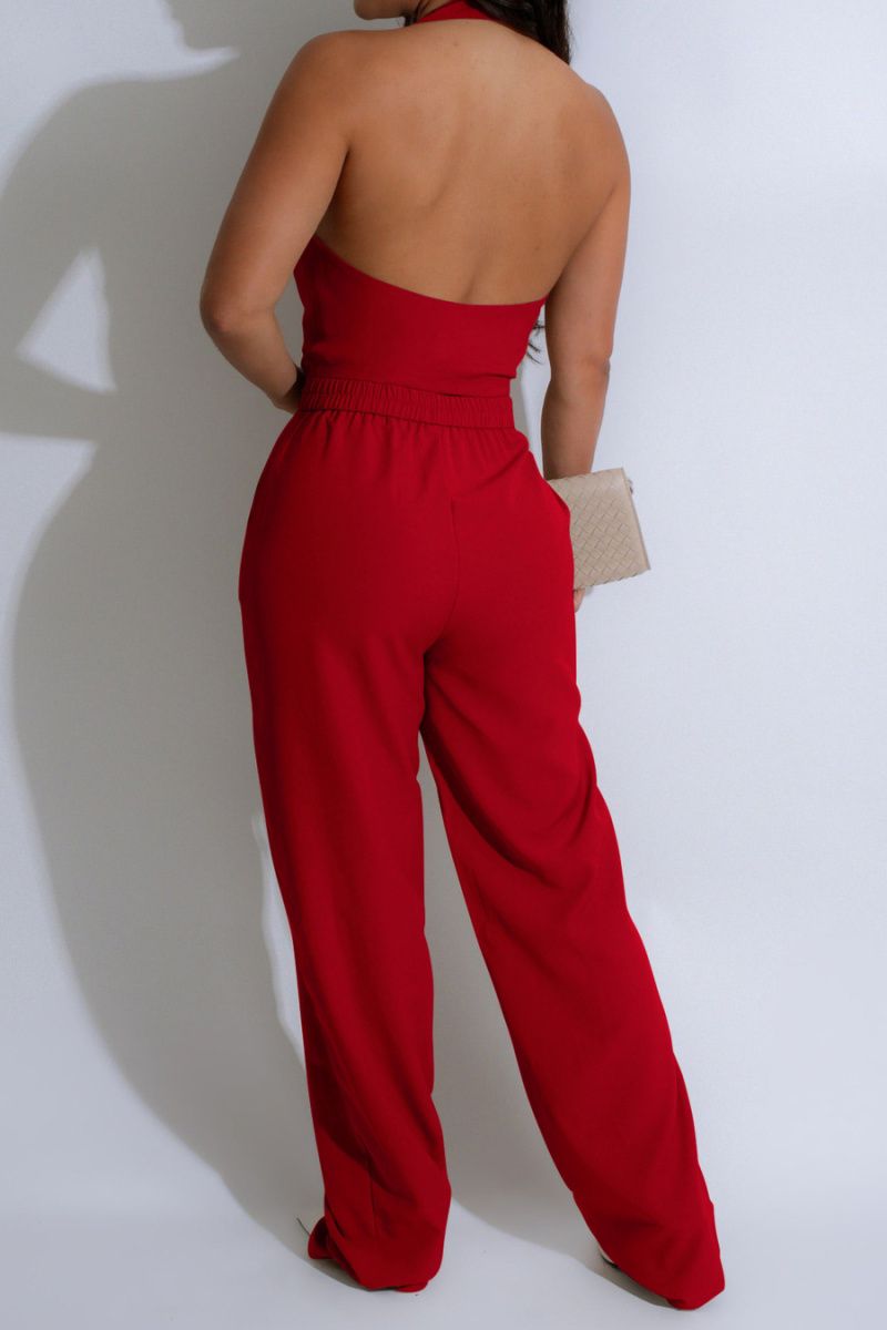 Vest con flor y pantalón rojo