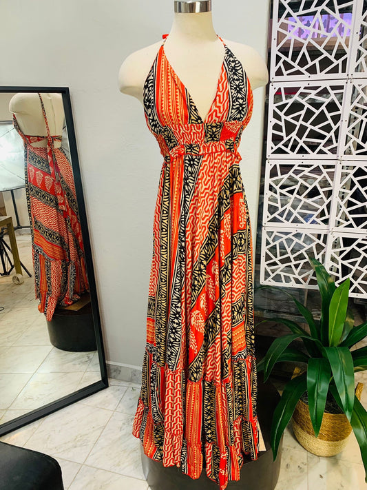 Traje bohemio tipo halter con amarre en espalda