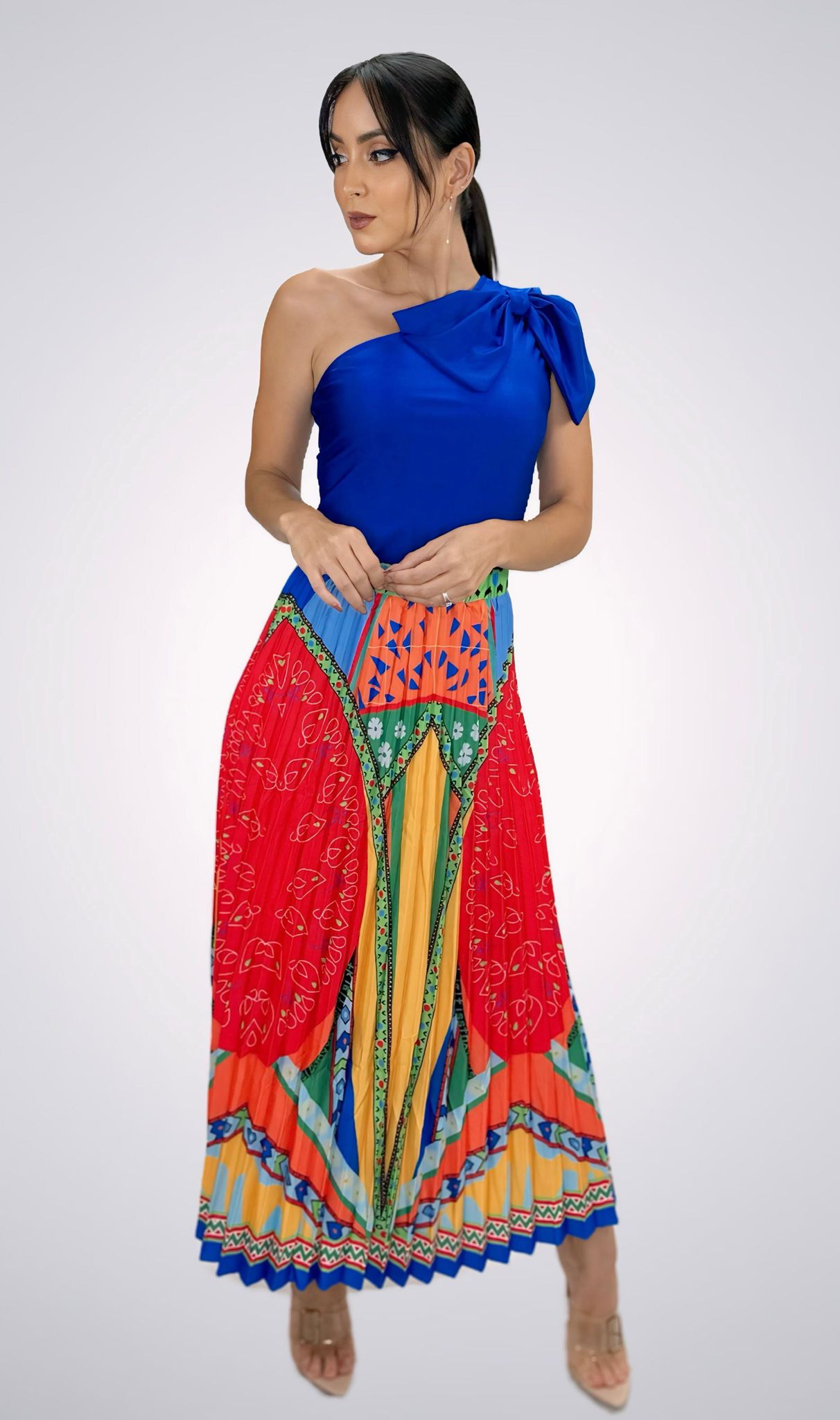 Blusa azul royal “one shoulder” con lazo