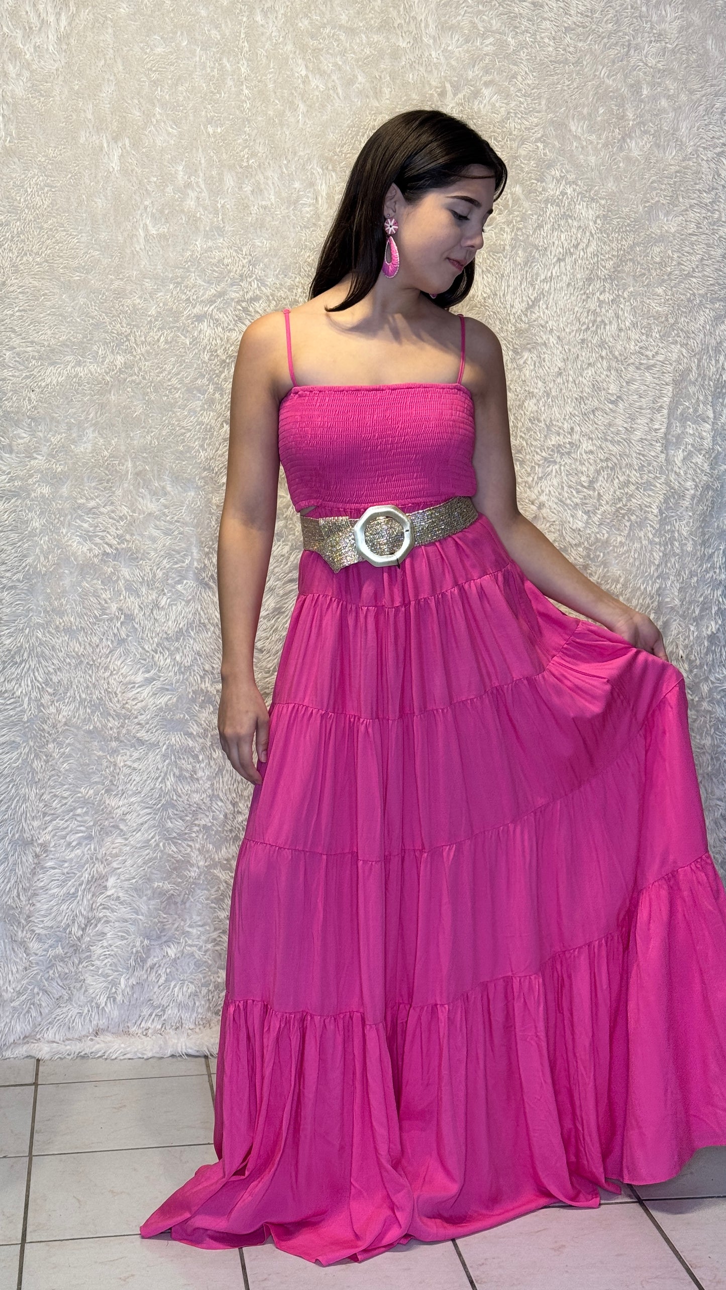 Traje maxi fushia con abertura en la espalda